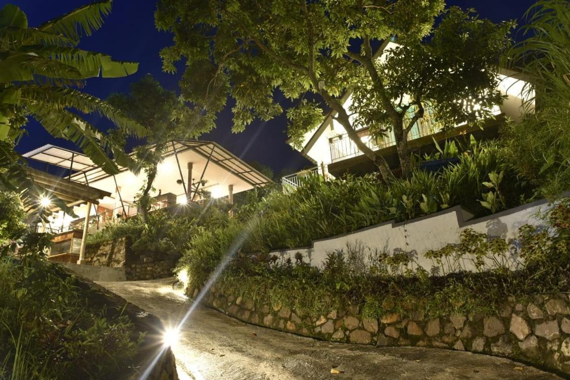 Ling & Louie'S Mountain Villa Mayong Buitenkant foto